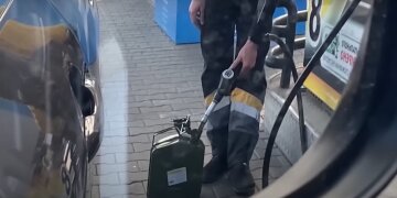 заправка, каністра, паливо